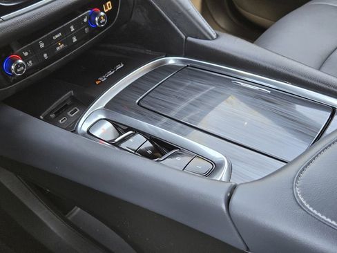 Used 2024 Buick Enclave Premium AWD/4WD image 9