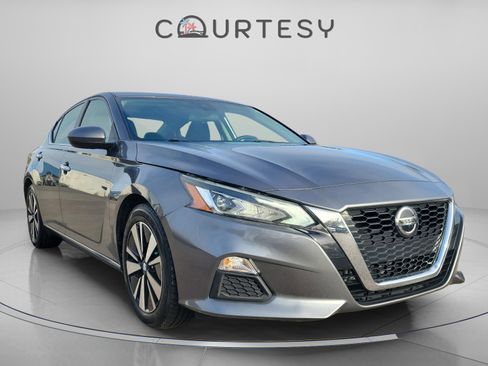 Certified 2022 Nissan Altima 2.5 SV image 5