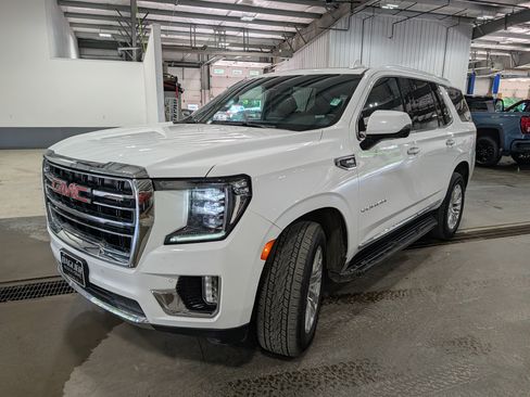 Used 2024 GMC Yukon SLT w/ SLT Luxury Package AWD/4WD image 6