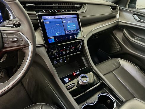 Used 2024 Jeep Grand Cherokee L Limited w/ Luxury Tech Group II image 26