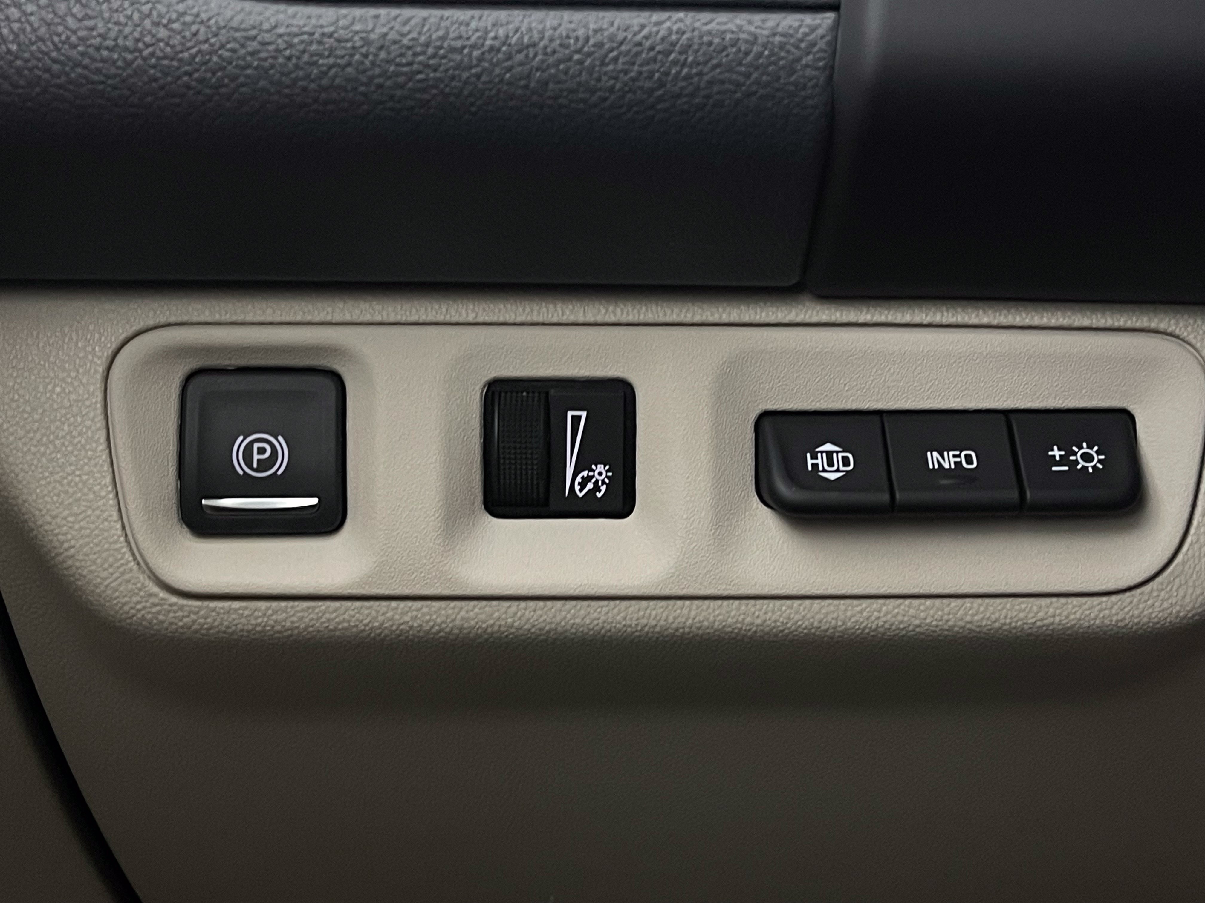 Used 2020 GMC Acadia Denali w/ Technology Package FWD image 22