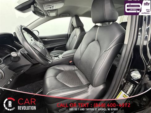 Used 2023 Toyota Camry XSE image 12