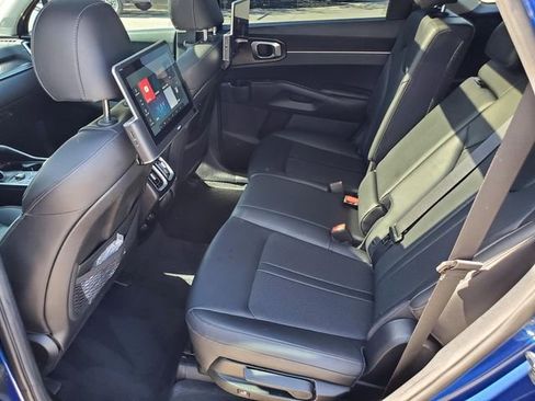 Used 2022 Kia Sorento S w/ Panoramic Sunroof Package FWD image 11