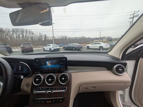 Used 2021 Mercedes-Benz GLC 300 4MATIC image 20