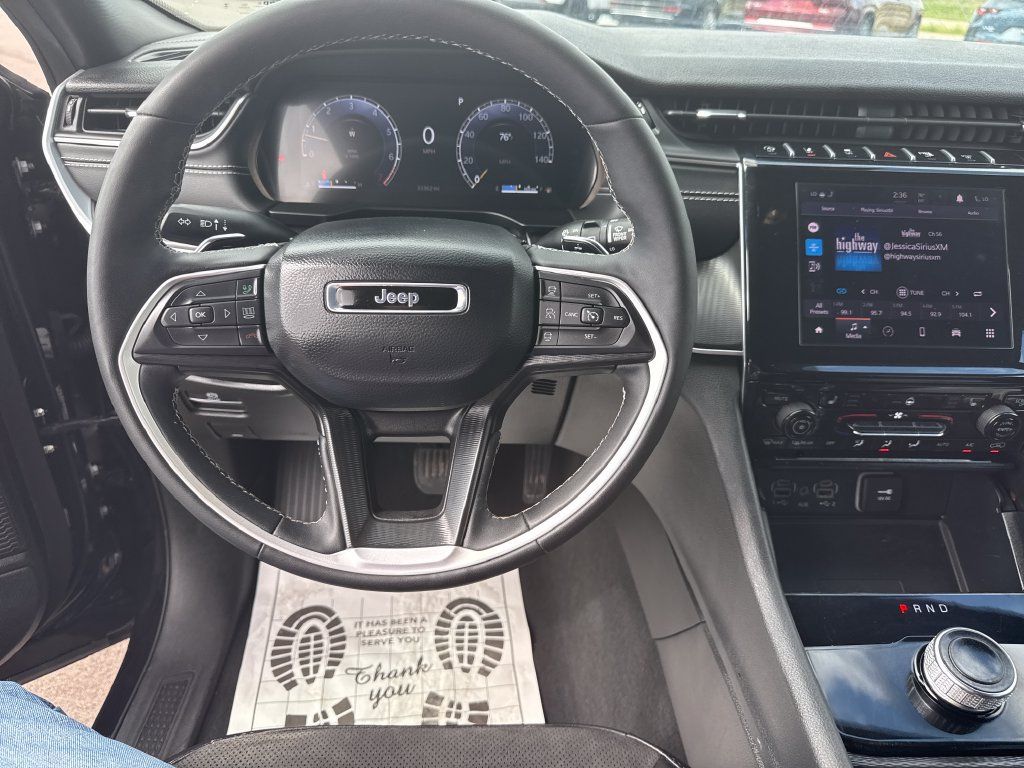 Used 2025 Jeep Grand Cherokee Altitude AWD/4WD image 13