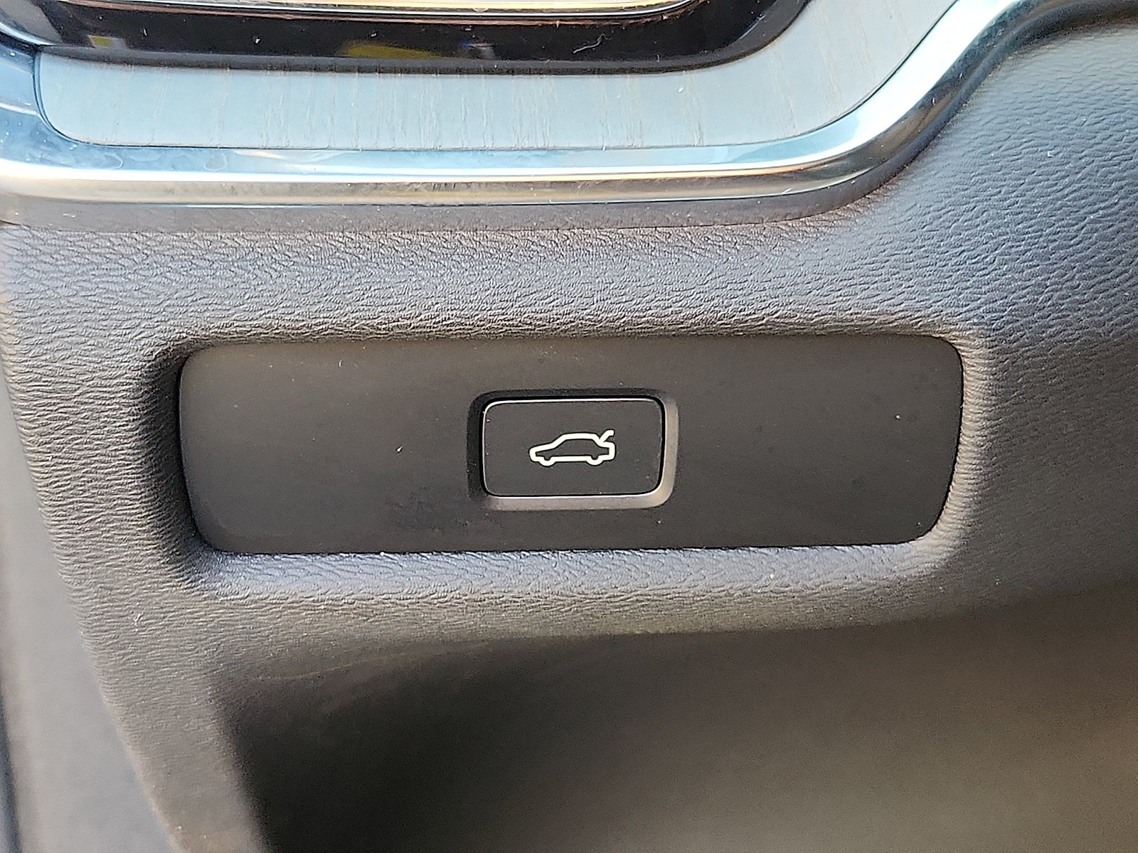 Used 2025 Volvo V60 B5 Cross Country Ultra AWD/4WD image 22