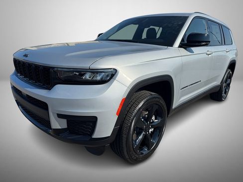 New 2025 Jeep Grand Cherokee L Altitude image 2