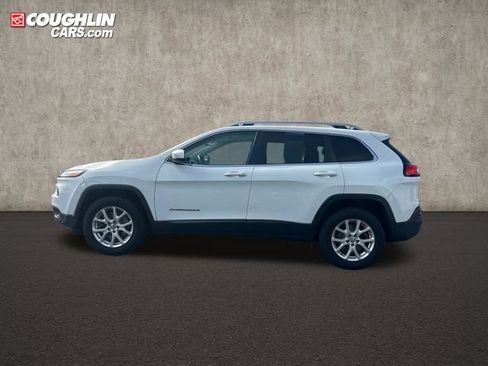 Used 2017 Jeep Cherokee Latitude w/ Cold Weather Group AWD/4WD image 4