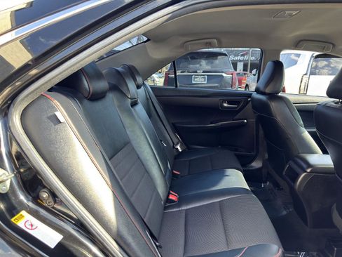 Used 2017 Toyota Camry SE image 33