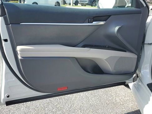 Used 2023 Toyota Camry SE image 19