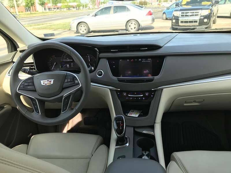 Used 2017 Cadillac XT5 Premium Luxury w/ Driver Assist Package AWD/4WD image 20