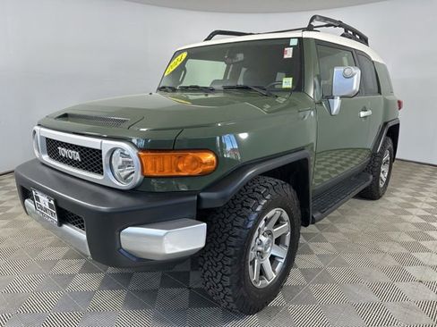 Used 2014 Toyota FJ Cruiser 4WD w/ Upgrade Package image 3