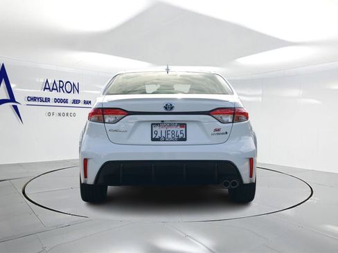 Used 2024 Toyota Corolla SE FWD image 3