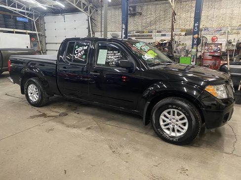 Used 2018 Nissan Frontier SV image 1