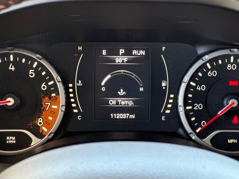 Used 2016 Jeep Renegade Latitude FWD image 23