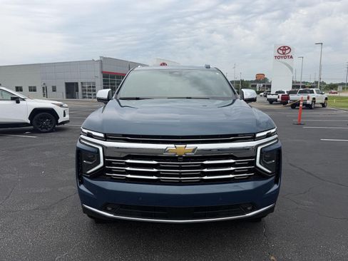 Used 2025 Chevrolet Suburban Premier w/ Sun And Tow Package AWD/4WD image 2