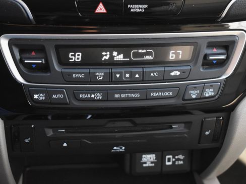 Used 2022 Honda Pilot Touring image 8