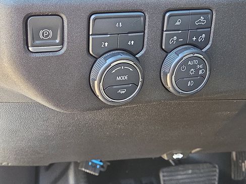 Used 2024 Chevrolet Silverado 2500 LT w/ Convenience Package image 13