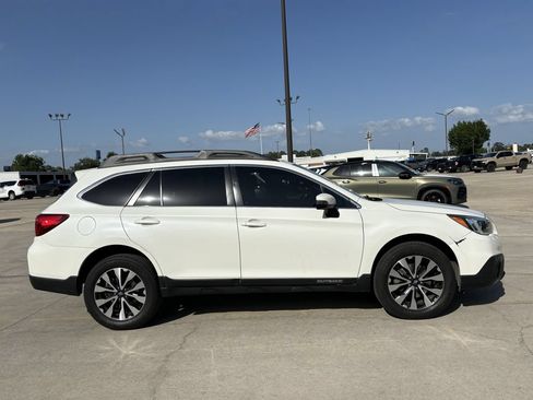 Used 2016 Subaru Outback 2.5i Limited AWD/4WD image 4