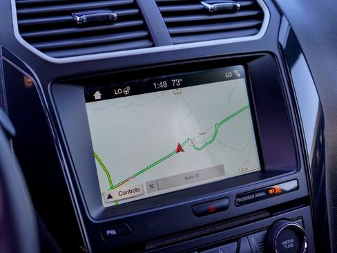 Used 2018 Ford Explorer XLT w/ Equipment Group 202A image 18