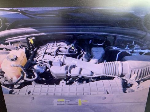 Used 2023 Jeep Grand Cherokee Altitude image 4