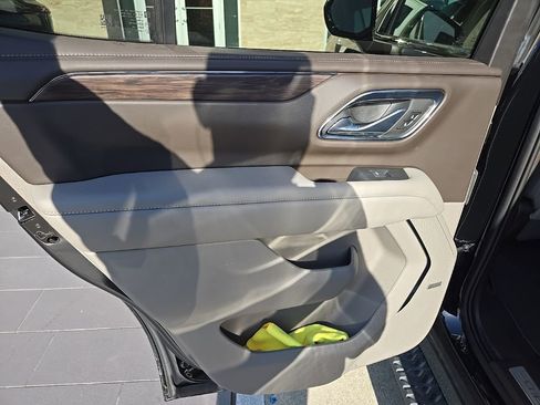 Used 2023 Chevrolet Tahoe Z71 image 8