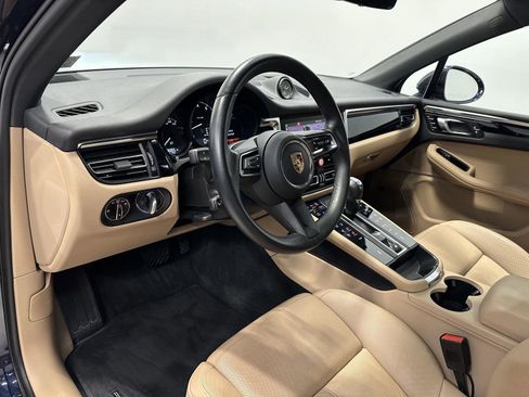 Used 2023 Porsche Macan AWD/4WD image 4