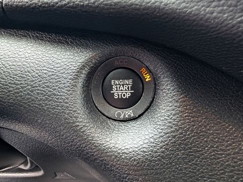 Used 2020 Jeep Cherokee Limited image 29