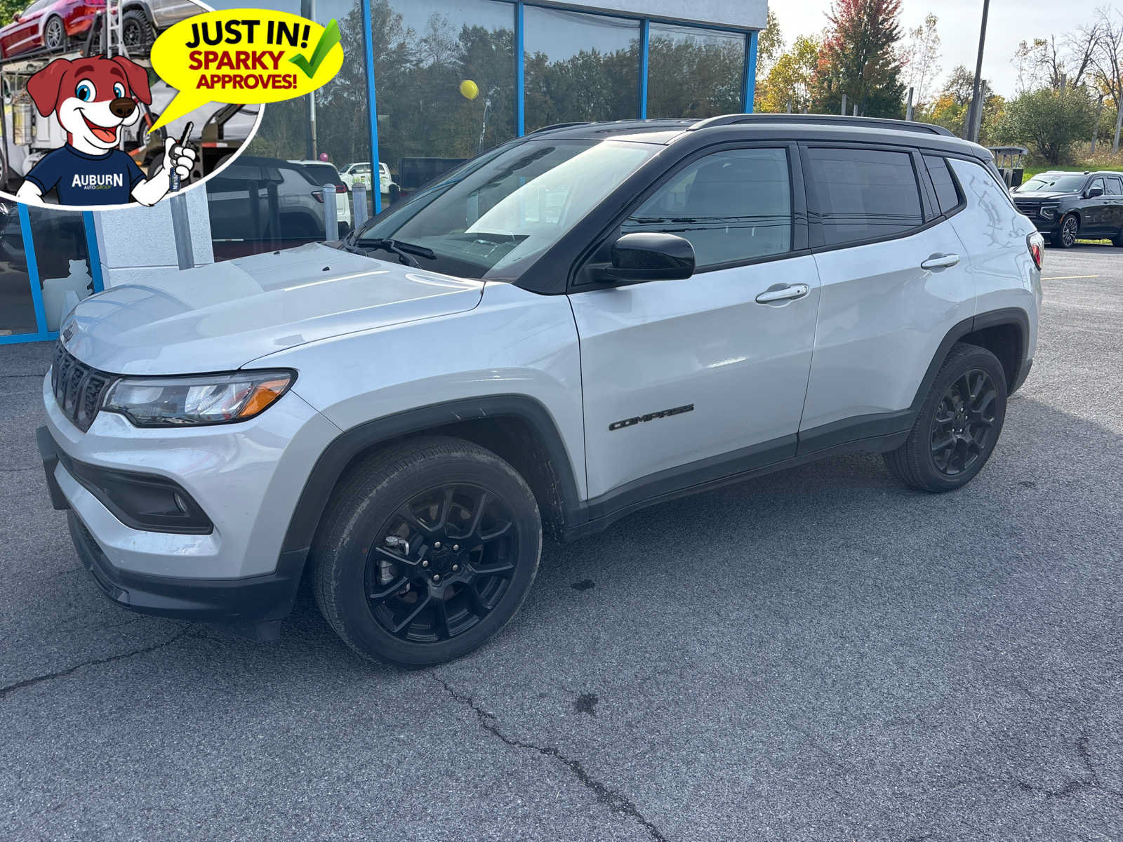Used 2024 Jeep Compass Latitude w/ Convenience Group AWD/4WD image 1