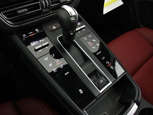 New 2026 Porsche Macan image 14