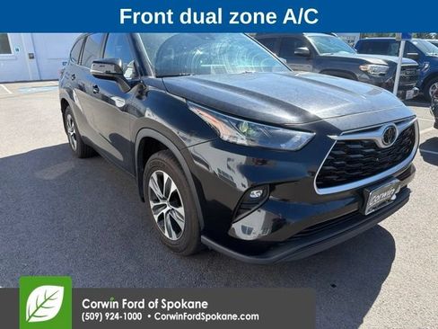 Used 2023 Toyota Highlander XLE AWD/4WD image 3