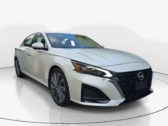 Used 2024 Nissan Altima 2.5 SL FWD image 3