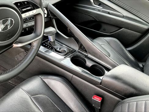 Used 2021 Hyundai Elantra Limited w/ Cargo Package FWD image 13