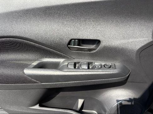 Certified 2025 Nissan Kicks Play S image 22