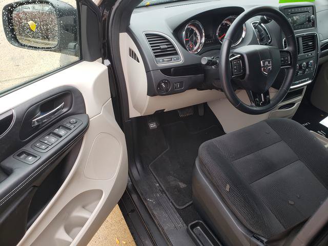 Used 2016 Dodge Grand Caravan SE FWD image 10