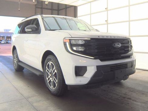 Used 2025 Ford Expedition Active image 5