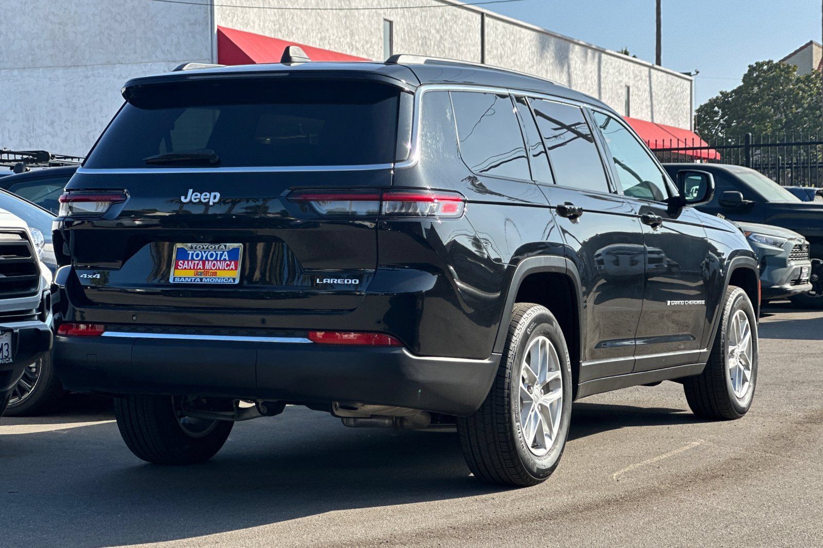 Used 2024 Jeep Grand Cherokee L Laredo w/ Luxury Tech Group I AWD/4WD image 4