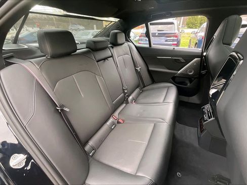 Used 2026 BMW M5 w/ Executive Package image 19