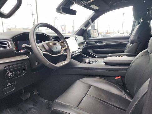 Used 2024 Jeep Wagoneer L Series II w/ Flexible Seating Group image 9