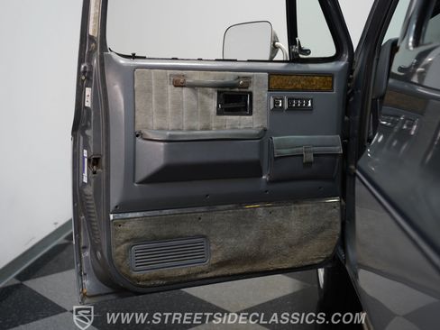 Used 1990 Chevrolet Suburban 2WD image 37