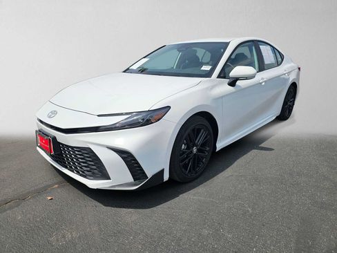 Used 2026 Toyota Camry SE FWD image 7