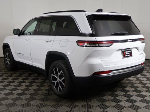 Used 2024 Jeep Grand Cherokee Limited AWD/4WD image 10