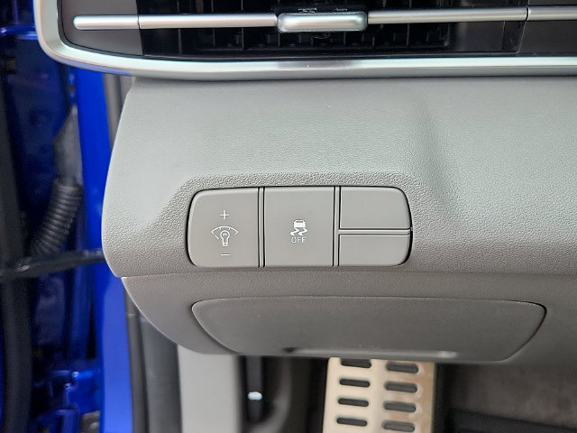 Used 2025 Hyundai Elantra Sport w/ Cargo Package FWD image 25