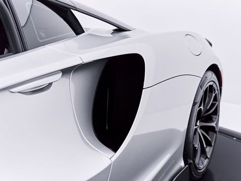 Used 2023 McLaren Artura RWD image 33