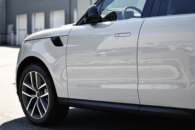 New 2027 Land Rover Range Rover Sport SE AWD/4WD image 8