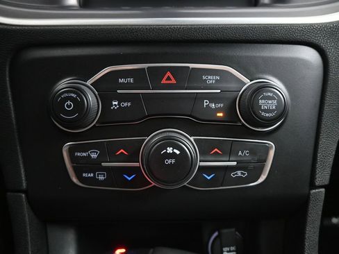 Used 2022 Dodge Charger SXT image 10