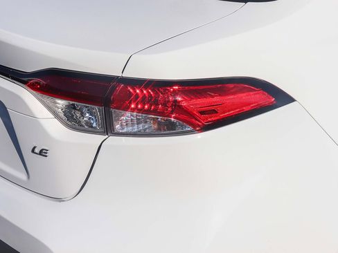 Certified 2025 Toyota Corolla LE FWD image 8