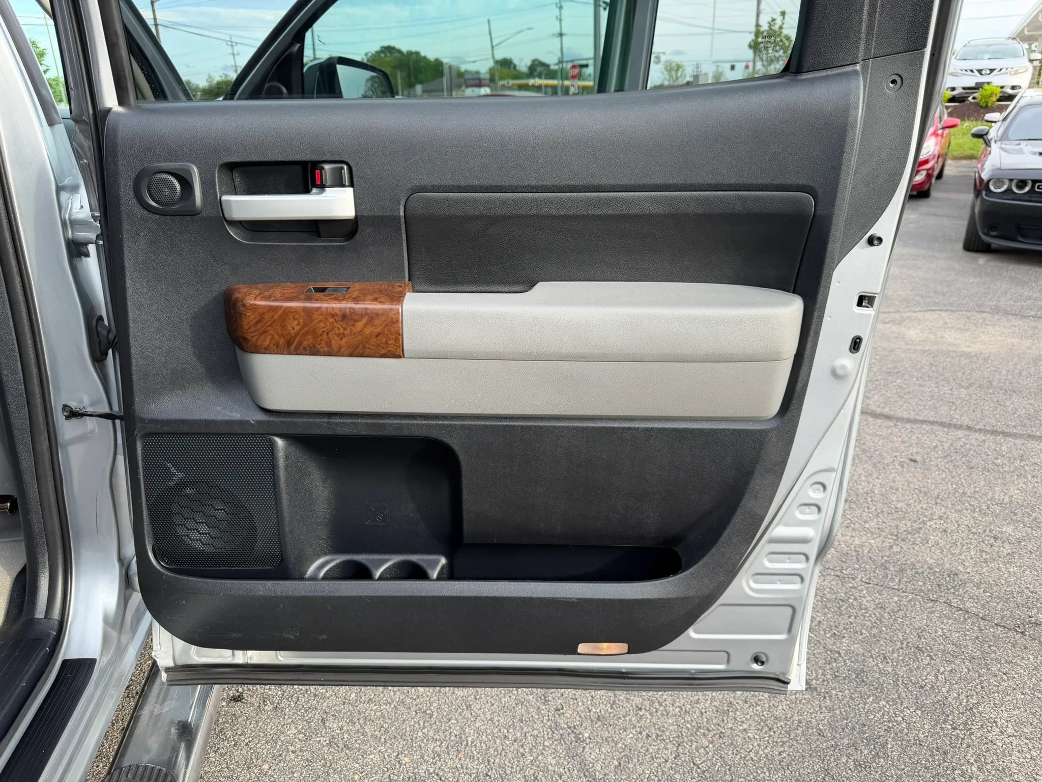 Used 2010 Toyota Tundra Limited RWD image 32