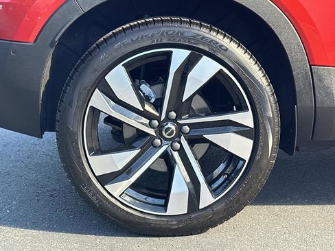 Certified 2024 Volvo XC40 B5 Plus w/ Climate Package image 27