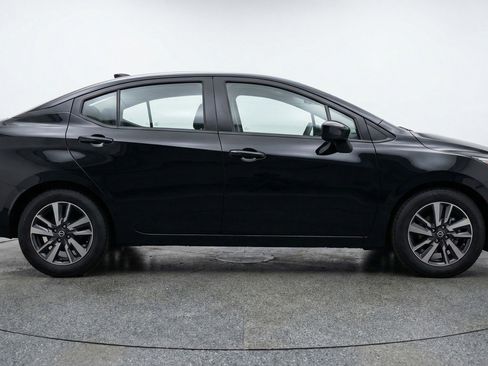 Used 2025 Nissan Versa SV FWD image 11